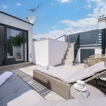 Villa Golden Skyrooftop Pool