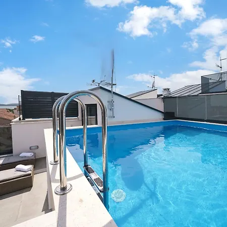 Golden Skyrooftop Pool