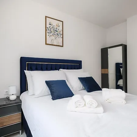 Golden Skyrooftop Pool Villa *