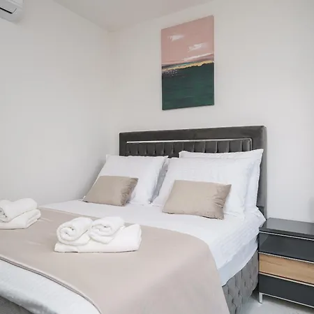 Golden Skyrooftop Pool Villa