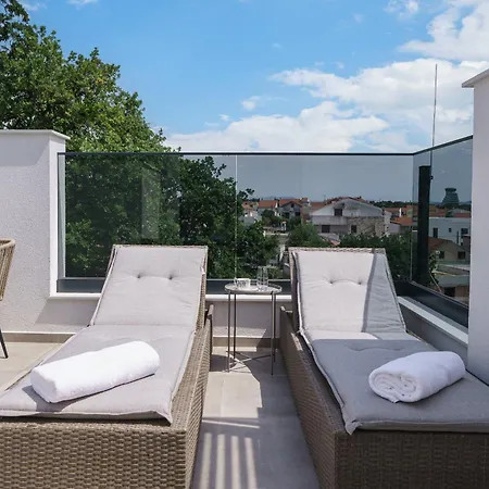 Golden Skyrooftop Pool Villa