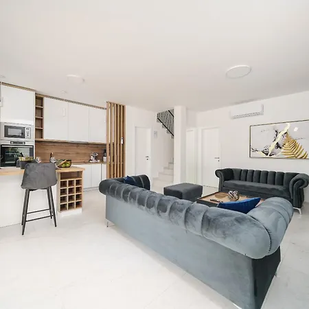 Villa Golden Skyrooftop Pool *