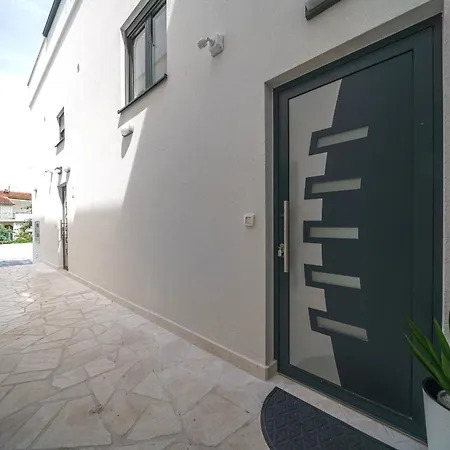 Golden Skyrooftop Pool *