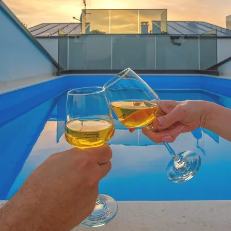 Villa Golden Skyrooftop Pool